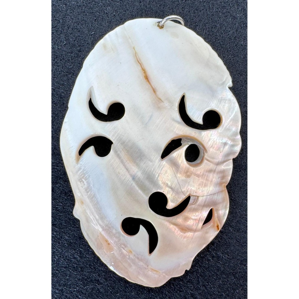 Vintage Hand Carved Mother of Pearl Pendant Leaf Swirl Face Women's Jewelry - Picture 4 of 6